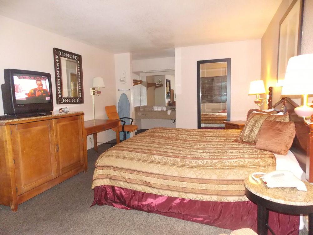 Econo Lodge Inn & Suites Downtown San Antonio Buitenkant foto