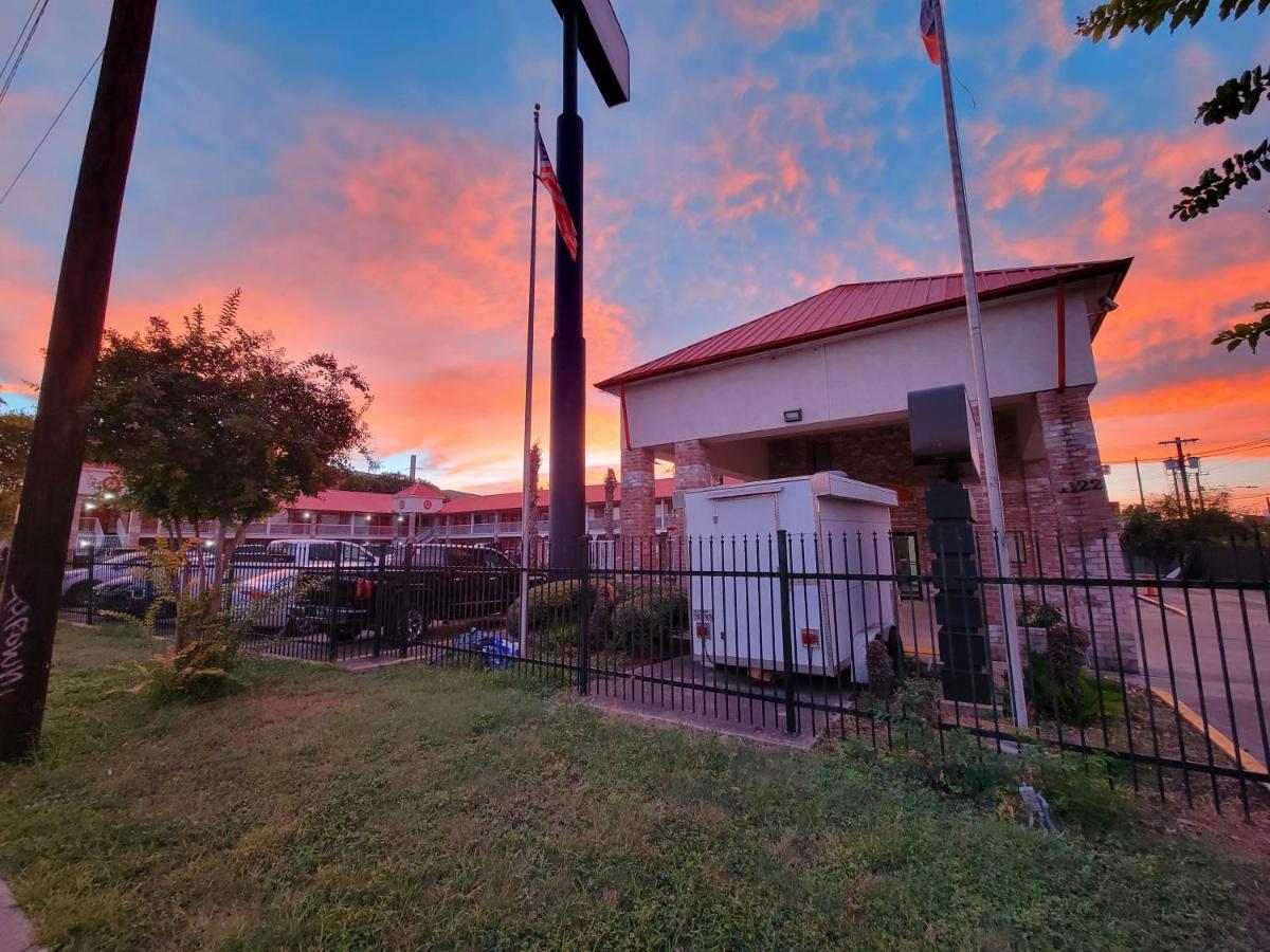 Econo Lodge Inn & Suites Downtown San Antonio Buitenkant foto
