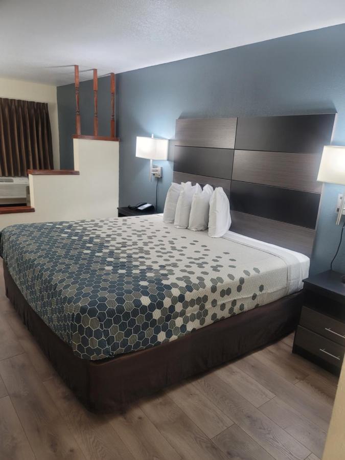 Econo Lodge Inn & Suites Downtown San Antonio Buitenkant foto