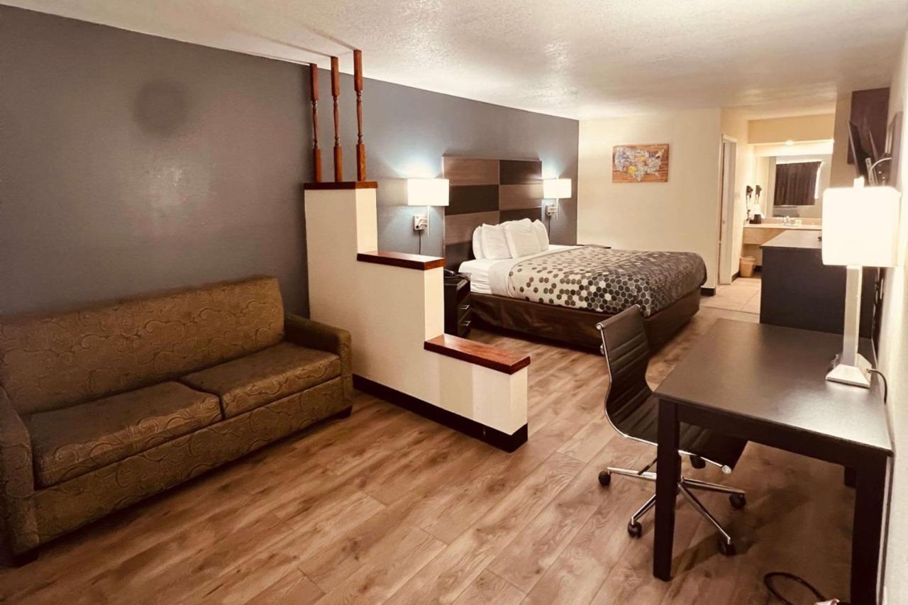 Econo Lodge Inn & Suites Downtown San Antonio Buitenkant foto